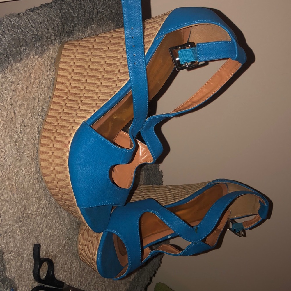 Shoes - Picture 2 of 2